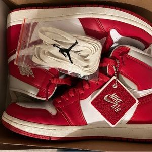 Jordan 1 Varsity Red